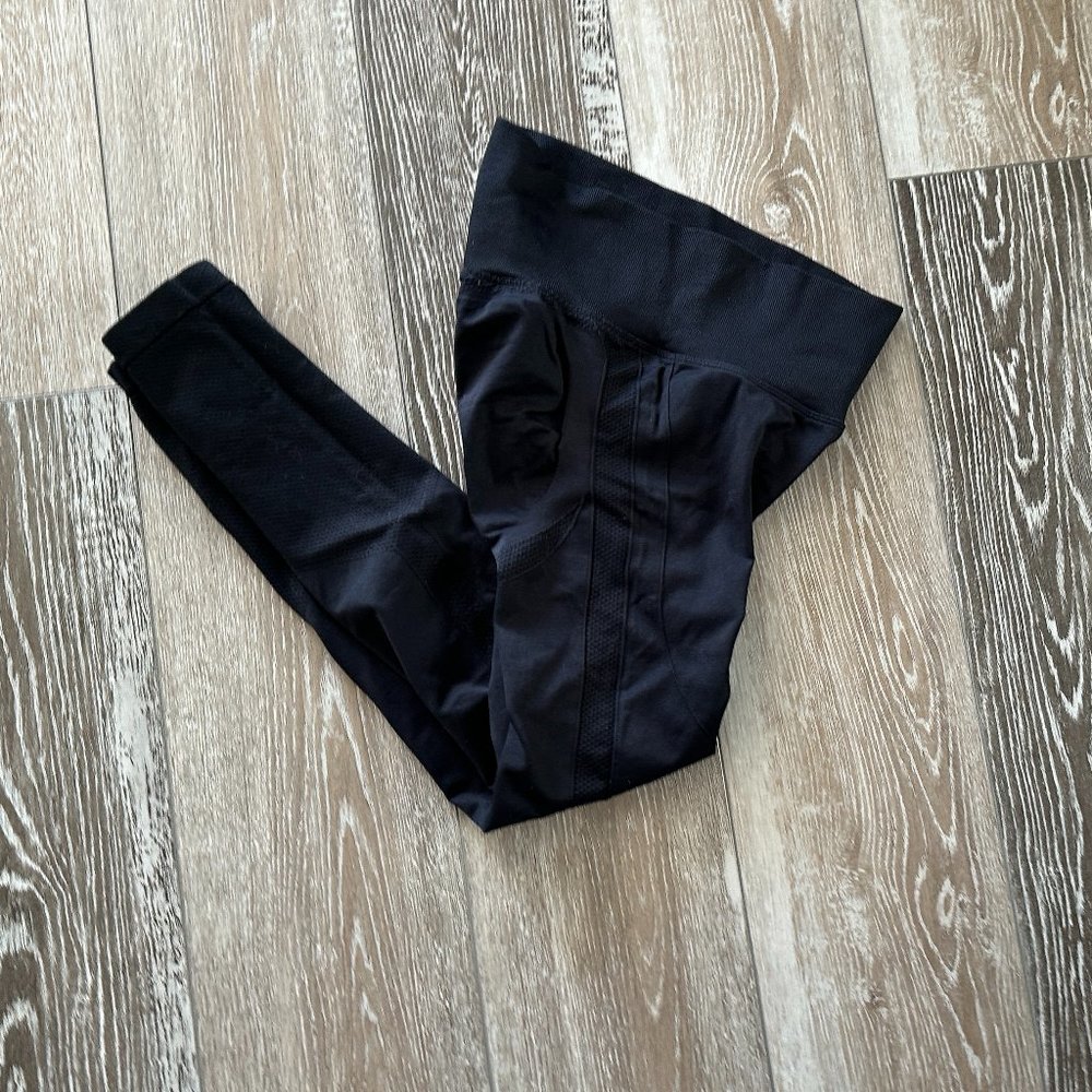 Amazon Sz M Fabulous Black Leggings
